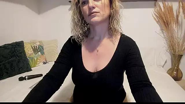 Jadore_able from StripChat is Freechat