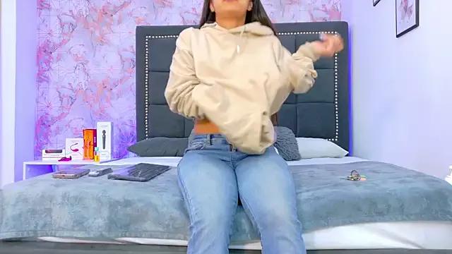 JenMoon from StripChat is Freechat