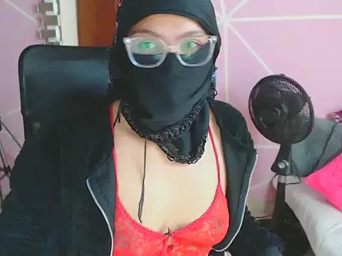 JENNIFERCOCOA from StripChat is Freechat