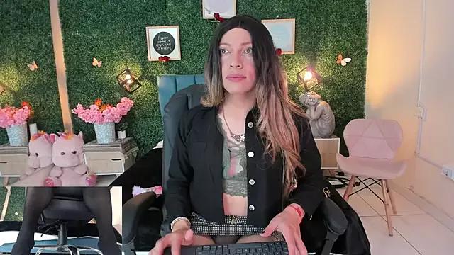 Check out our webcam shows gallery and message on a personal level with our sweet squirt cams hosts, showing off their natural physiques and sex toys.