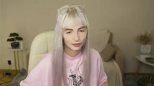 JohnaMannina from StripChat is Freechat