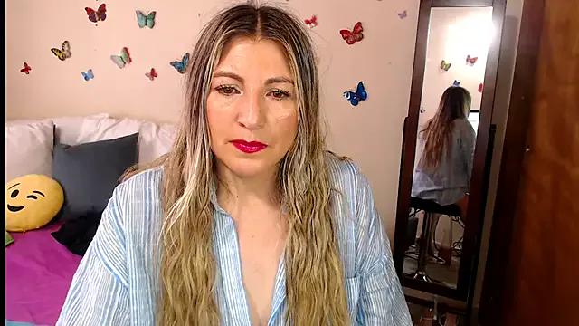 Jolie-Mature from StripChat is Freechat