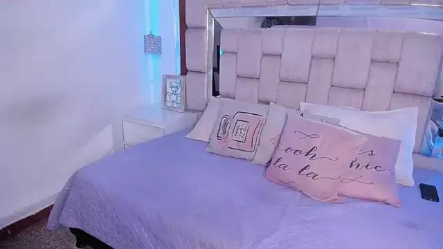 Check out our webcam shows gallery and message on a personal level with our sweet squirt cams hosts, showing off their natural physiques and sex toys.