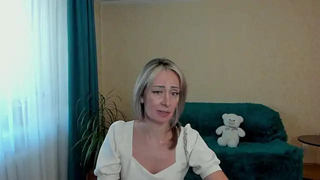 Julia_Cherry_ from StripChat is Freechat