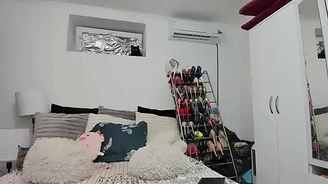 Check out our webcam shows gallery and message on a personal level with our sweet squirt cams hosts, showing off their natural physiques and sex toys.
