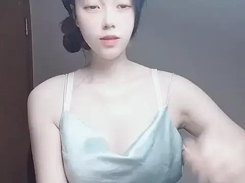 JuliaNoir from StripChat is Freechat