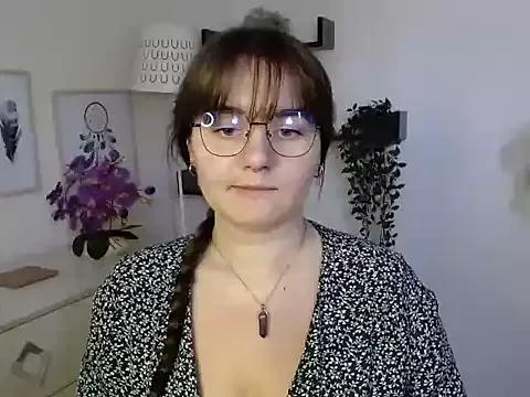 Julie_Diamond from StripChat is Freechat