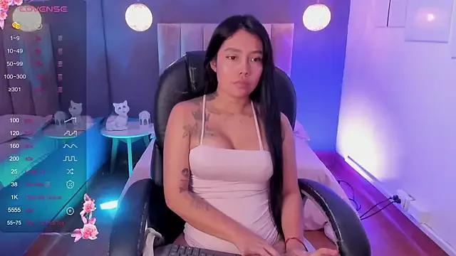 Juliieta_Evans from StripChat is Freechat