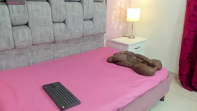 KarinaSimonz from StripChat is Freechat