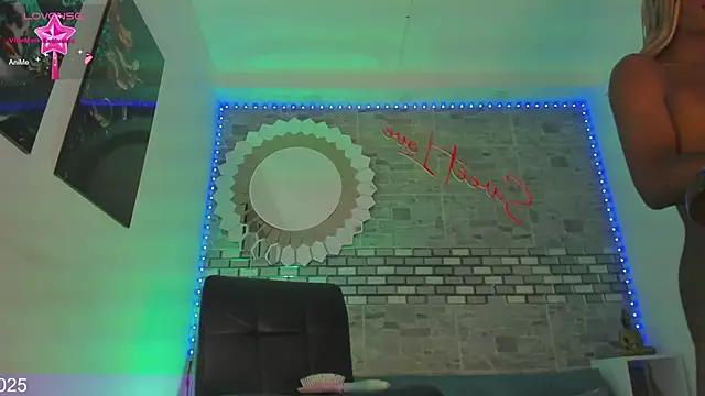 Check out our webcam shows gallery and message on a personal level with our sweet squirt cams hosts, showing off their natural physiques and sex toys.