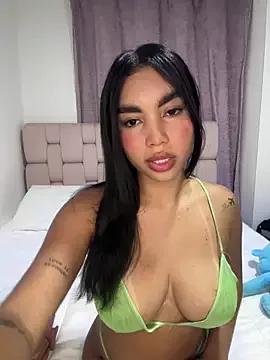 karolaalcendra from StripChat is Freechat