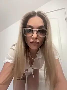 KaseyQuinn_ from StripChat is Freechat