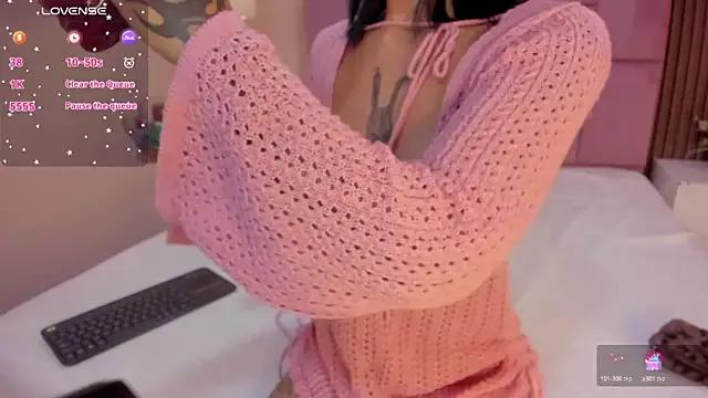 Check out our webcam shows gallery and message on a personal level with our sweet squirt cams hosts, showing off their natural physiques and sex toys.