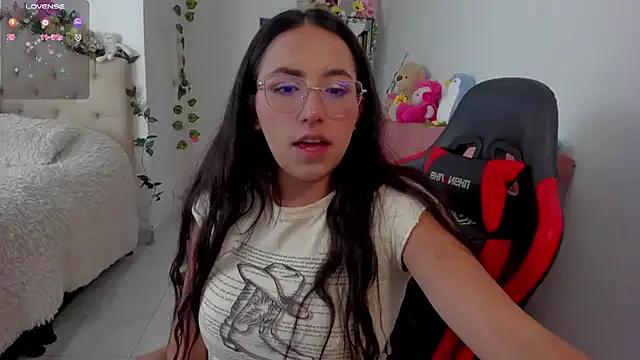 Katie_bell from StripChat is Freechat