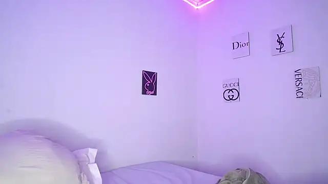 Check out our webcam shows gallery and message on a personal level with our sweet squirt cams hosts, showing off their natural physiques and sex toys.