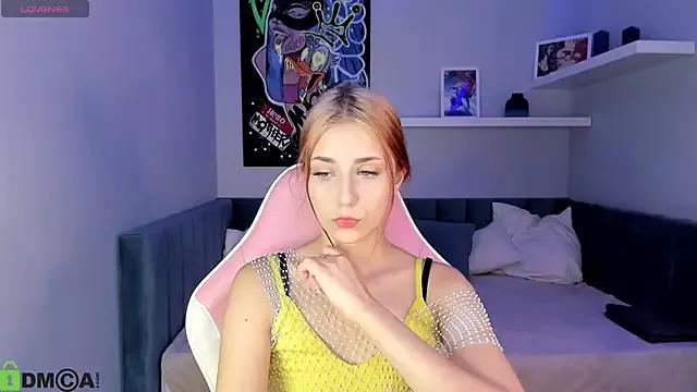 Kelly-Sims from StripChat is Freechat