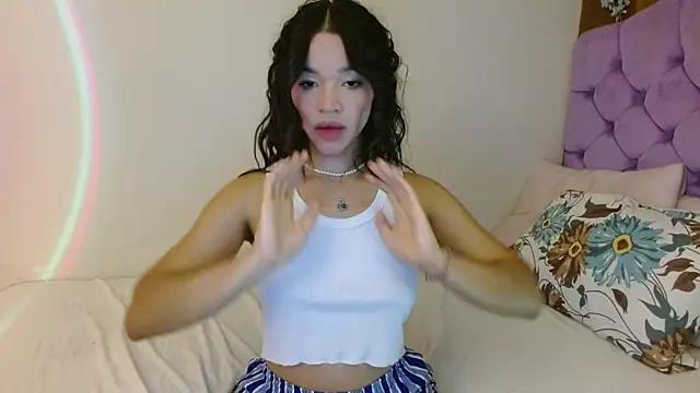 kiarablue from StripChat is Freechat