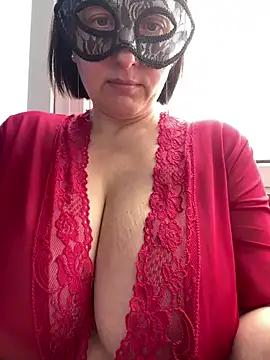 Kiraa_Milfa from StripChat is Freechat