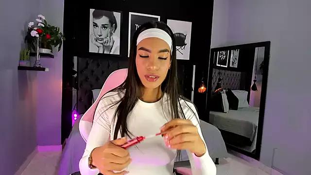kitty_collins_ from StripChat is Freechat