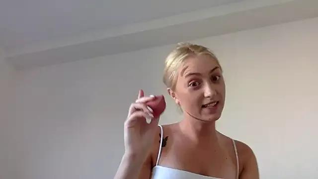 Kitty_Swetty from StripChat is Freechat