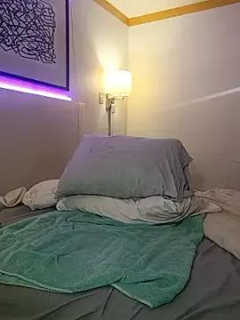 KITTYBOOBOOFUXX from StripChat is Freechat