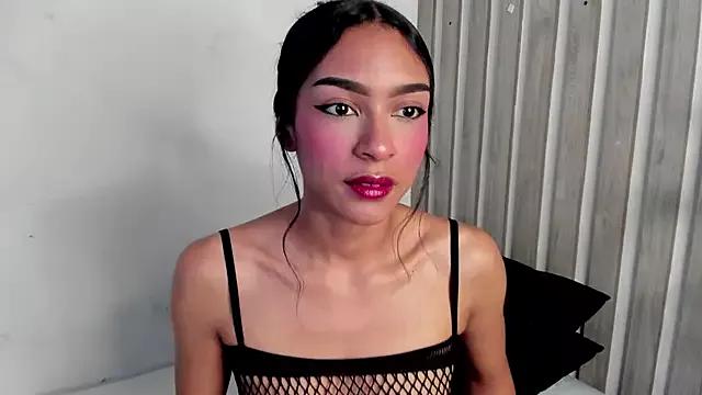 Kittylovee_ from StripChat is Freechat