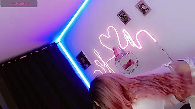Check out our webcam shows gallery and message on a personal level with our sweet squirt cams hosts, showing off their natural physiques and sex toys.
