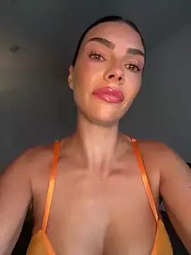 krissiswrld- from StripChat is Freechat