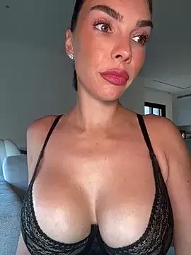 krissiswrld- from StripChat is Freechat