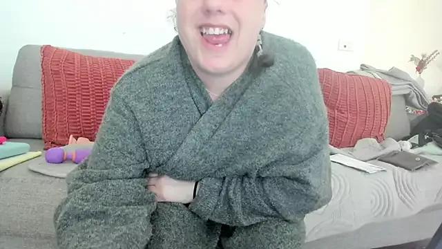 KrystalRoss from StripChat is Freechat