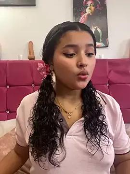 ladulcemary from StripChat is Freechat