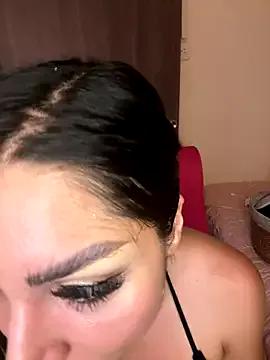 laemmarouse from StripChat is Freechat