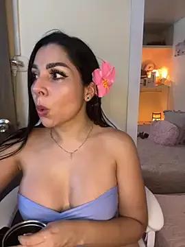 laemmarouse from StripChat is Freechat