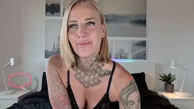 Lara-CumKitten from StripChat is Freechat