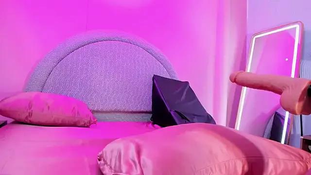 Laraebony_ from StripChat is Freechat