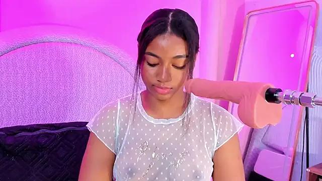 Laraebony_ from StripChat is Freechat