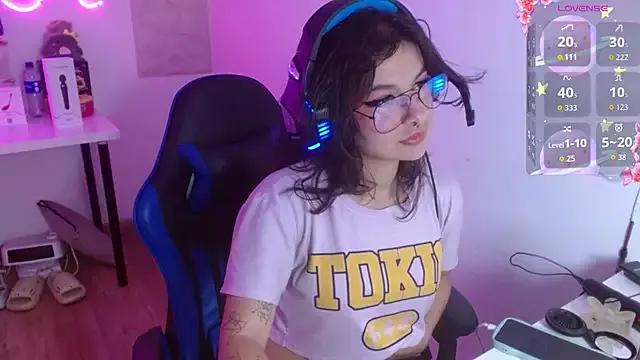 larah_uwu from StripChat is Freechat