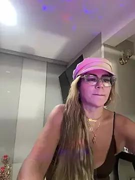 LARIANA_RIVERA23 from StripChat is Freechat