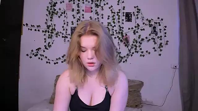 LaseyMoon from StripChat is Freechat