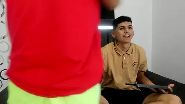 LatinsGuys25 from StripChat is Freechat