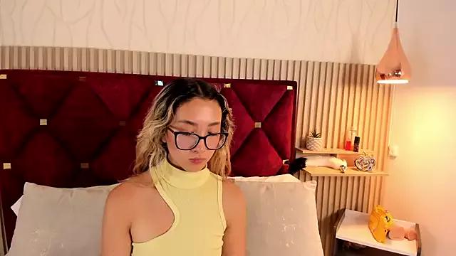 LauMiller from StripChat is Freechat