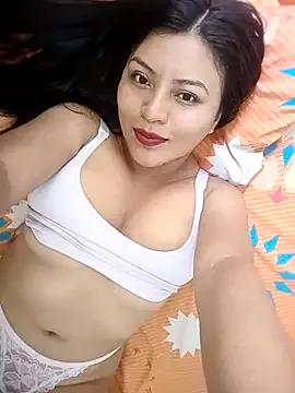 Laura----w- from StripChat is Freechat