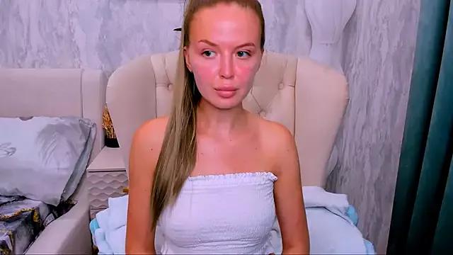 LaurennHill from StripChat is Freechat