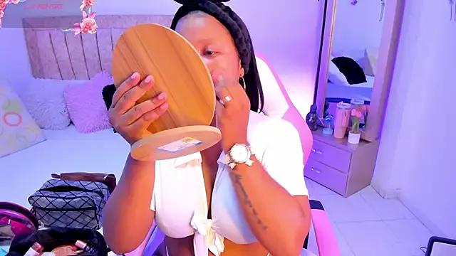 LaurinMonroe from StripChat is Freechat