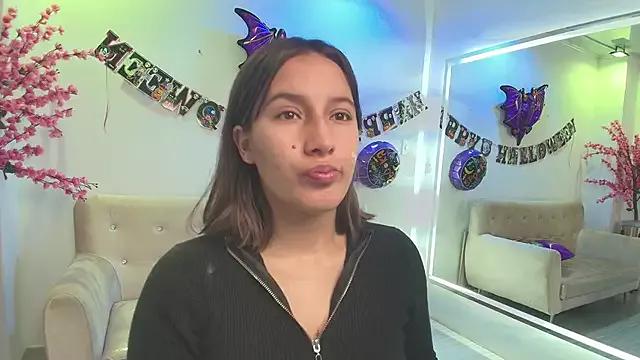 Lili_scott from StripChat is Freechat