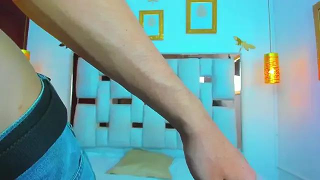 LilyAndJuan from StripChat is Freechat