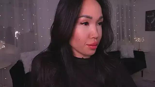 LinaMuhn from StripChat is Freechat