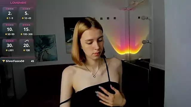 Linapuff from StripChat is Freechat