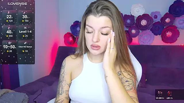 LindaBrilliant from StripChat is Freechat