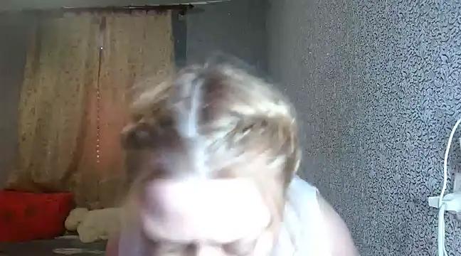 LindaRoutz from StripChat is Freechat
